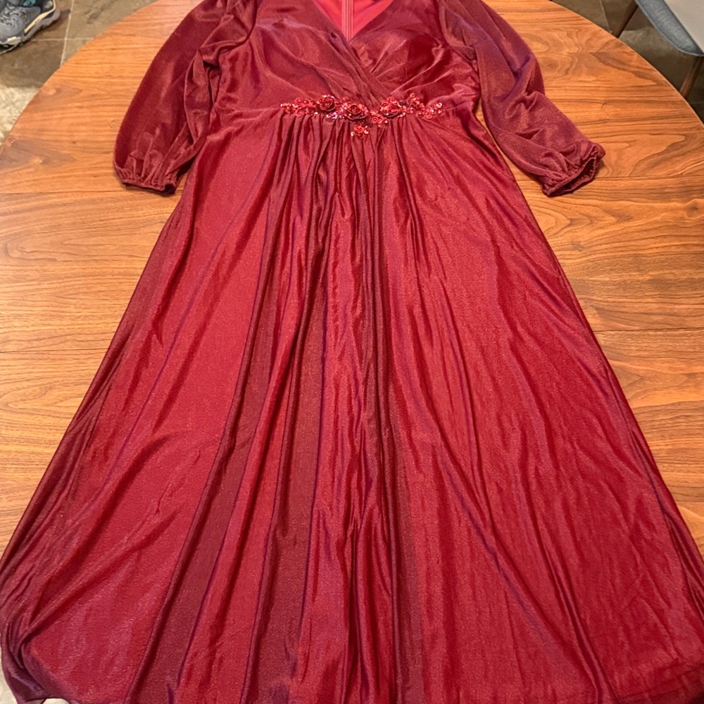 Woman's Plus Size Elegant Burgundy Evening Gown 1XL